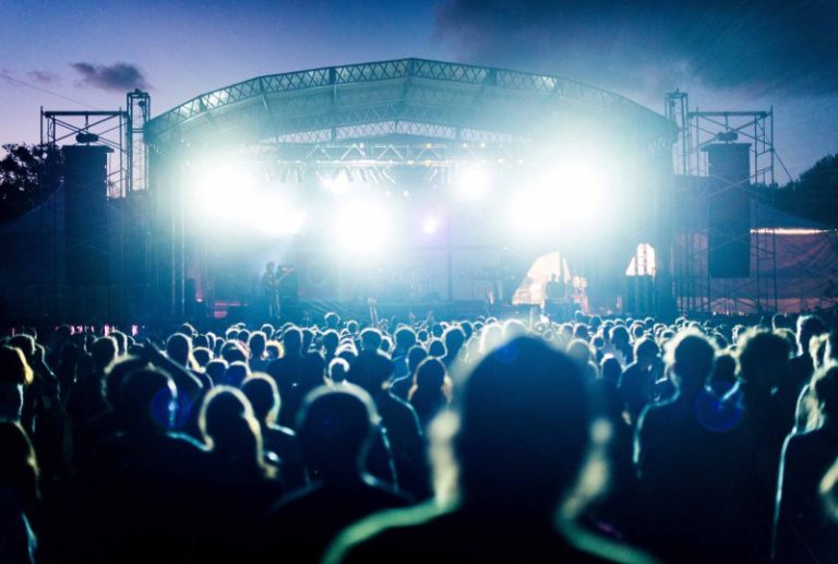 Fã invade sala de cirurgia e grita: salve, salve! Meu ídolo, meu rei!