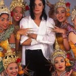 Michael Jackson e dançarinas do clipe “Black or White”