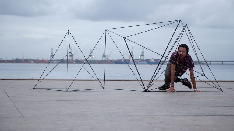 Experiências mutantes entre a tela e a matéria