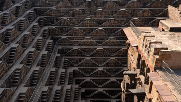 Lembrar do futuro, descobrir o passado