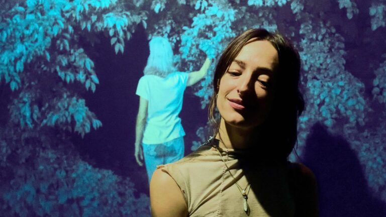 Summer Wagner e o sonho febril do mundo pós-industrial